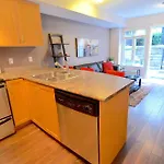 Toronto Escape - The Quartz Townhouse